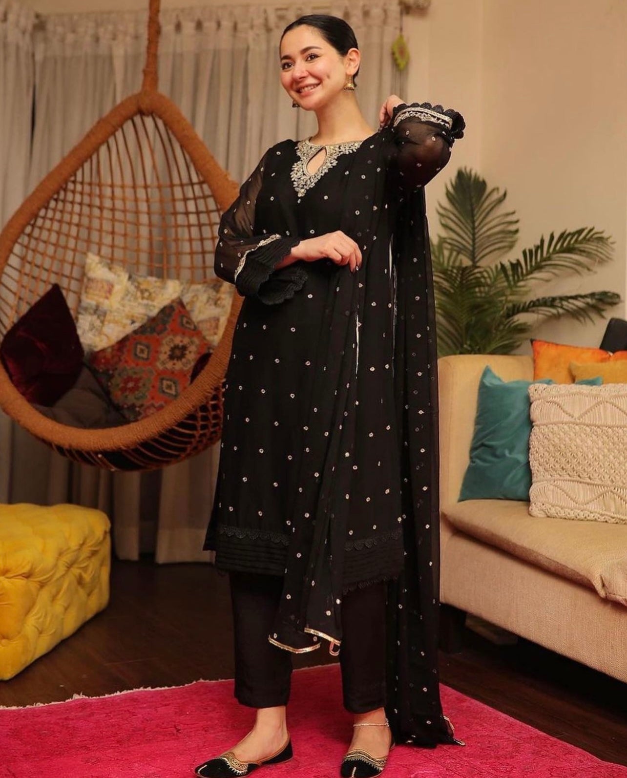 Hania Amir Mehroon